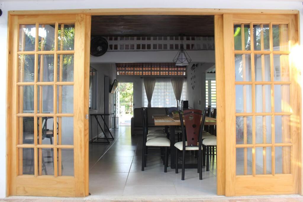 Espectacular Casa con Piscina, BBQ y Parqueadero