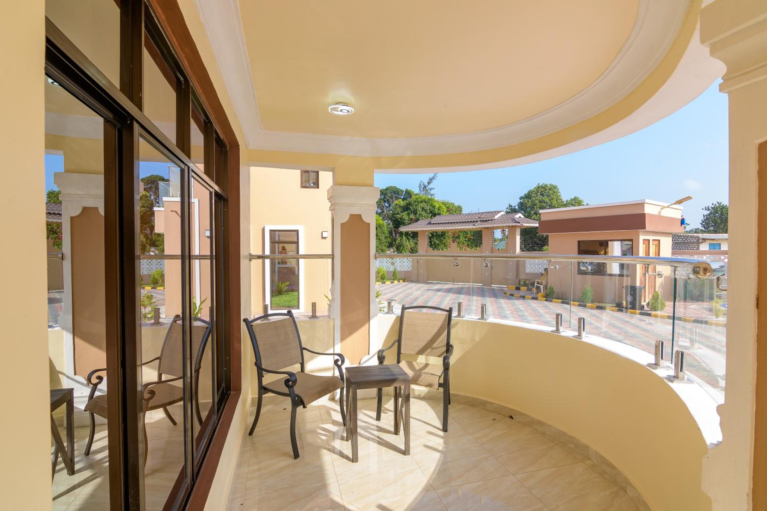 Dubai infinite luxury suites view 5