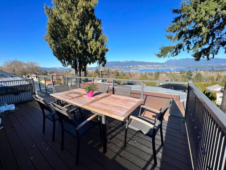 Oceanview Luxury 4-bedrooms Vancouver Point Grey