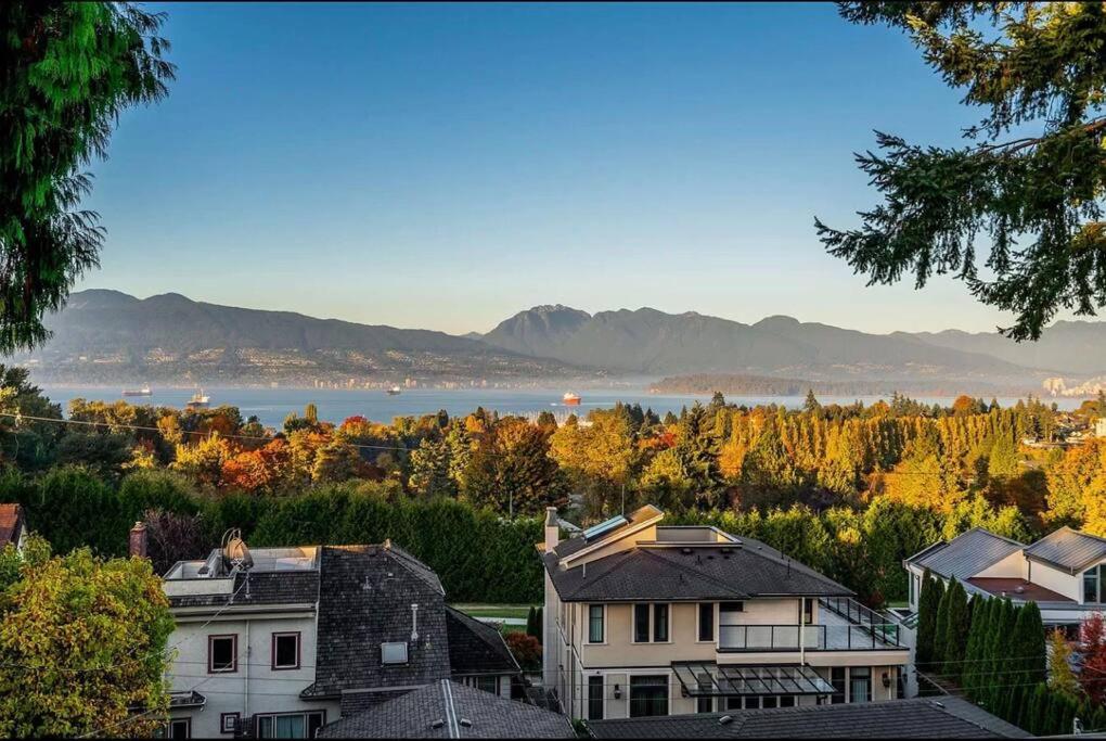 Oceanview Luxury 4-bedrooms Vancouver Point Grey