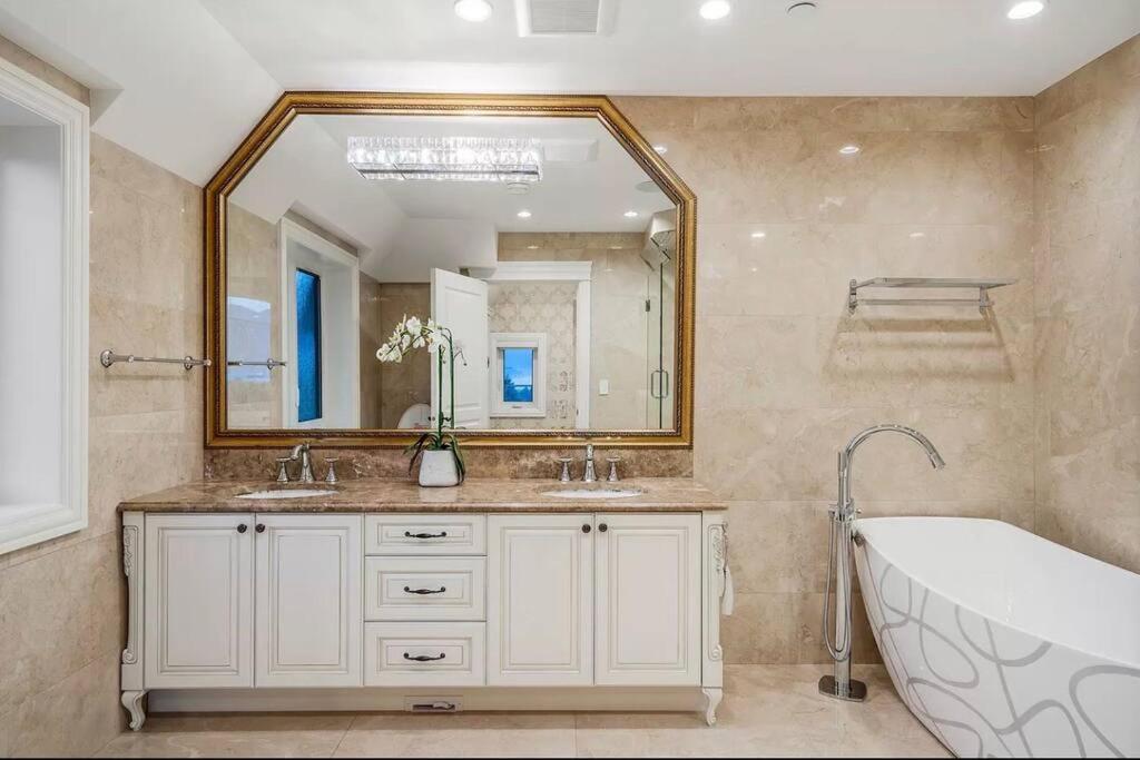 Oceanview Luxury 4-bedrooms Vancouver Point Grey
