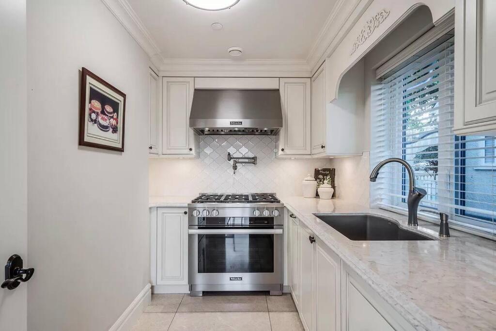 Oceanview Luxury 4-bedrooms Vancouver Point Grey