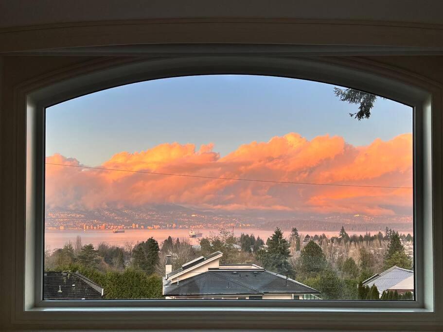 Oceanview Luxury 4-bedrooms Vancouver Point Grey