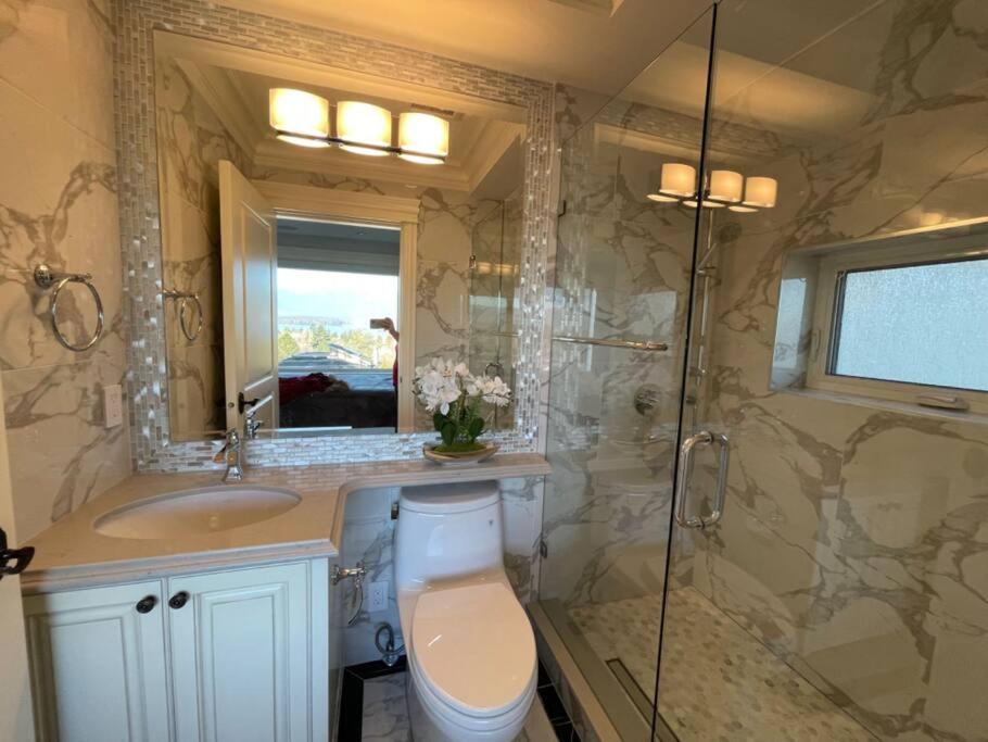 Oceanview Luxury 4-bedrooms Vancouver Point Grey