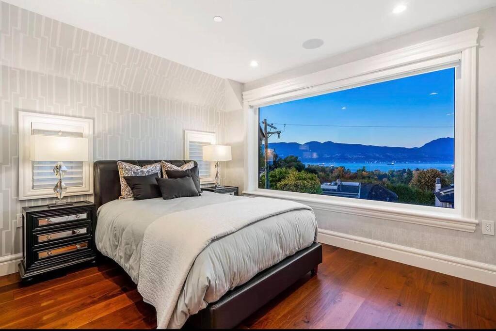 Oceanview Luxury 4-bedrooms Vancouver Point Grey