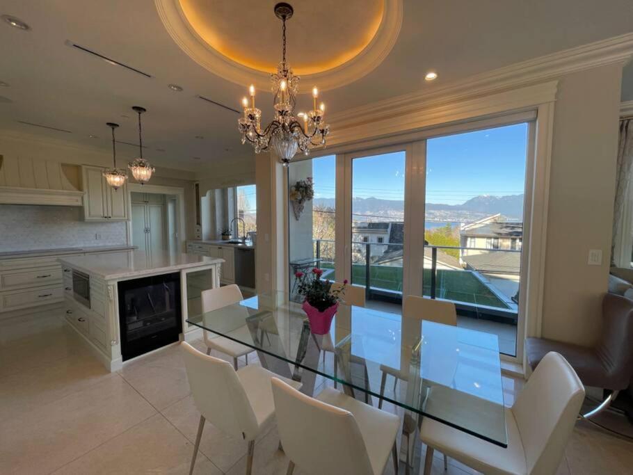 Oceanview Luxury 4-bedrooms Vancouver Point Grey