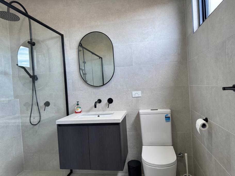 City Fringe and 2.5 bathrooms