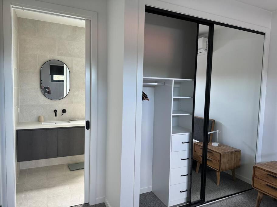 City Fringe and 2.5 bathrooms