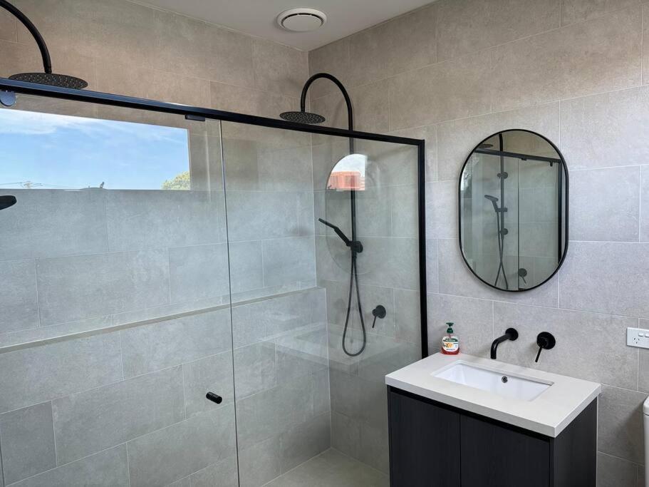City Fringe and 2.5 bathrooms
