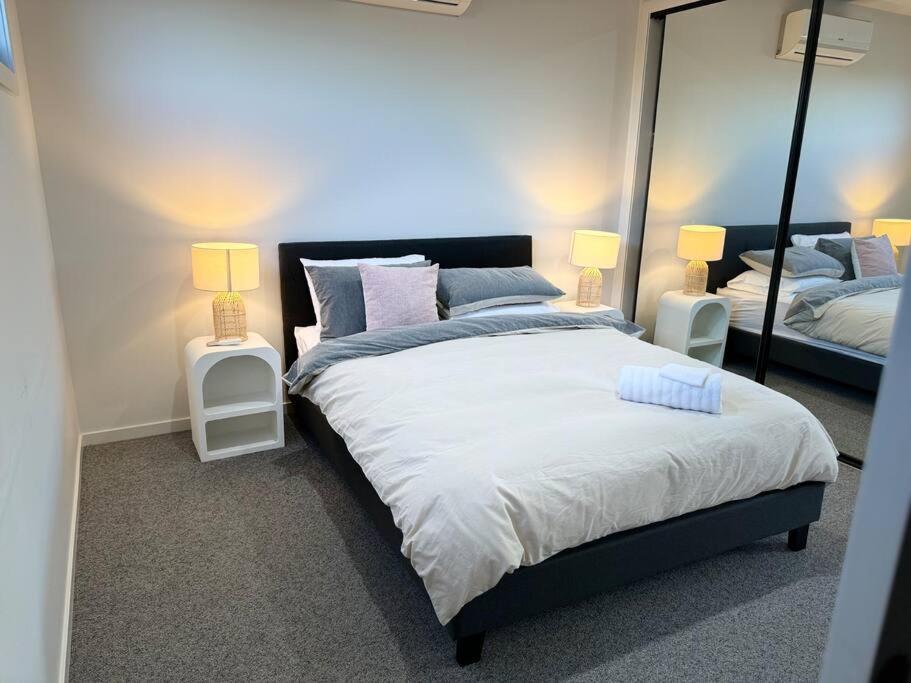 City Fringe and 2.5 bathrooms