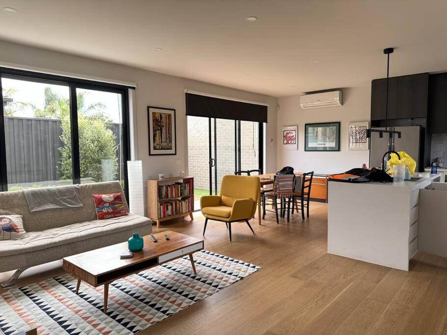 City Fringe and 2.5 bathrooms