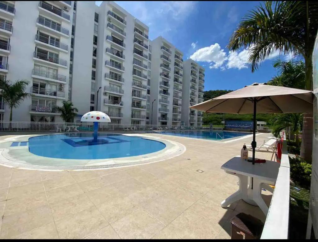 Aqualina Orange Girardot, estrene 84 metros de lujo con aire y wifi 3 habitaciones