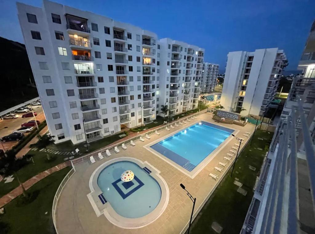 Aqualina Orange Girardot, estrene 84 metros de lujo con aire y wifi 3 habitaciones