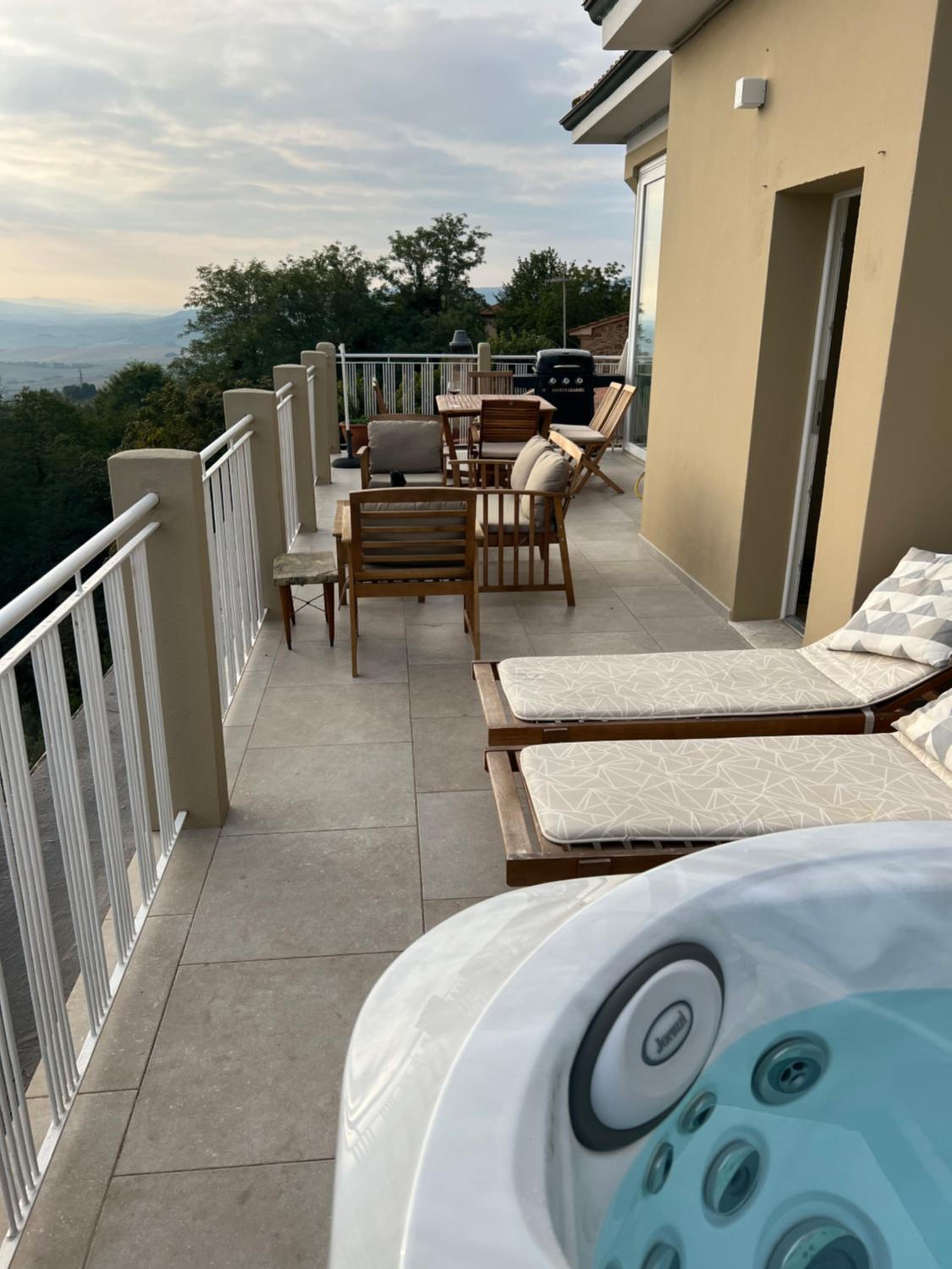 PANORAMA TERAZZA CON JACUZZI en Rivalto