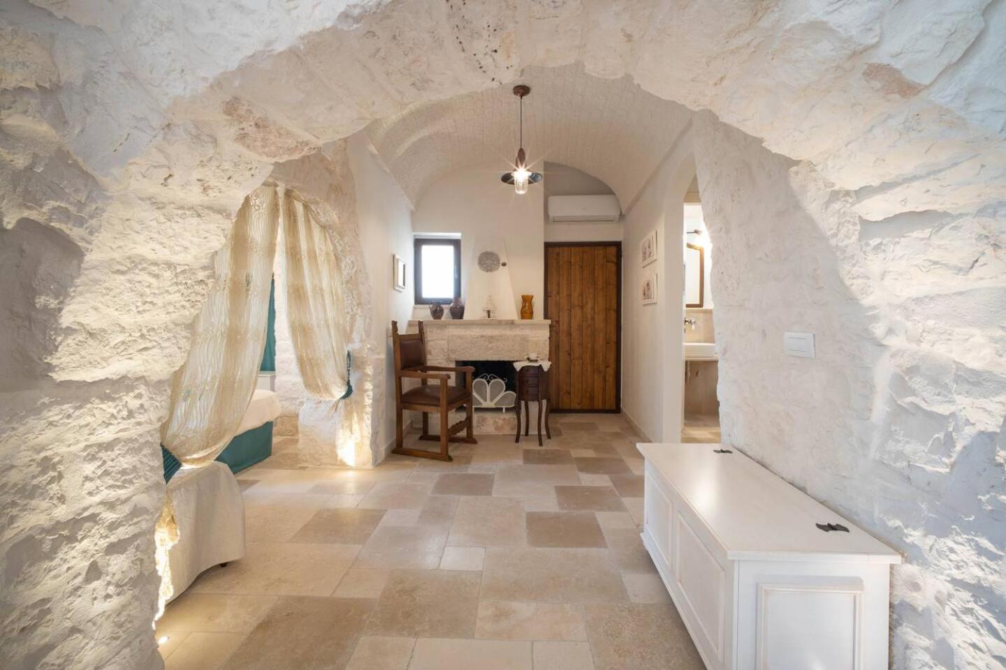 Valle D'Itria Trulli e Alcova Mikael view 5