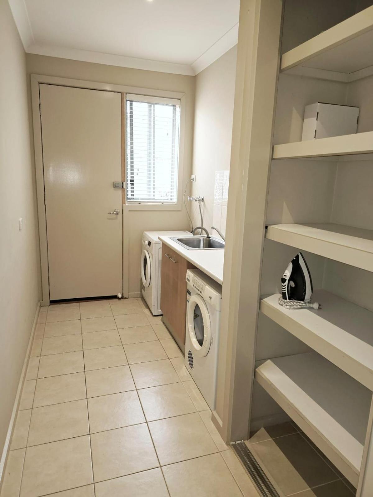 Specious ex-display 5 BDR house,up to 15 guests, Fully AC- Williams Landing
