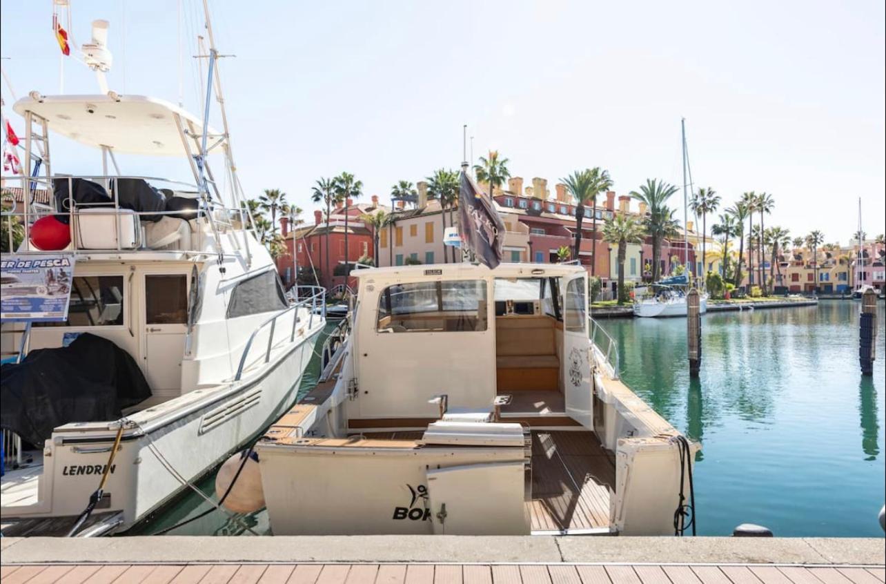 Barco Americano Sotogrande