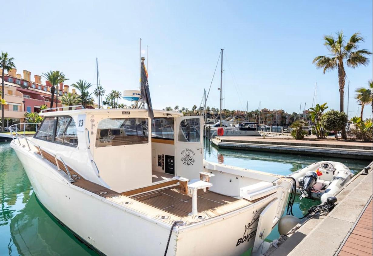 Barco Americano Sotogrande