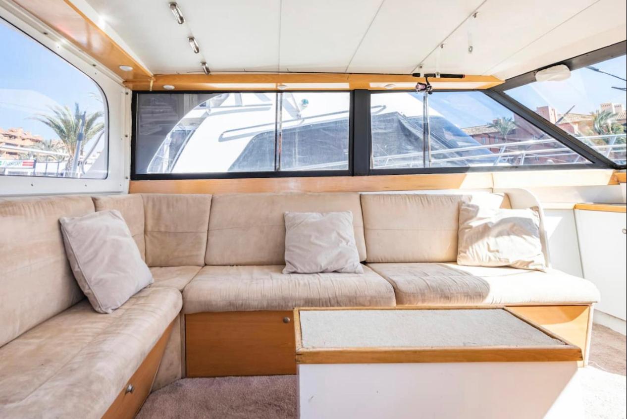 Barco Americano Sotogrande