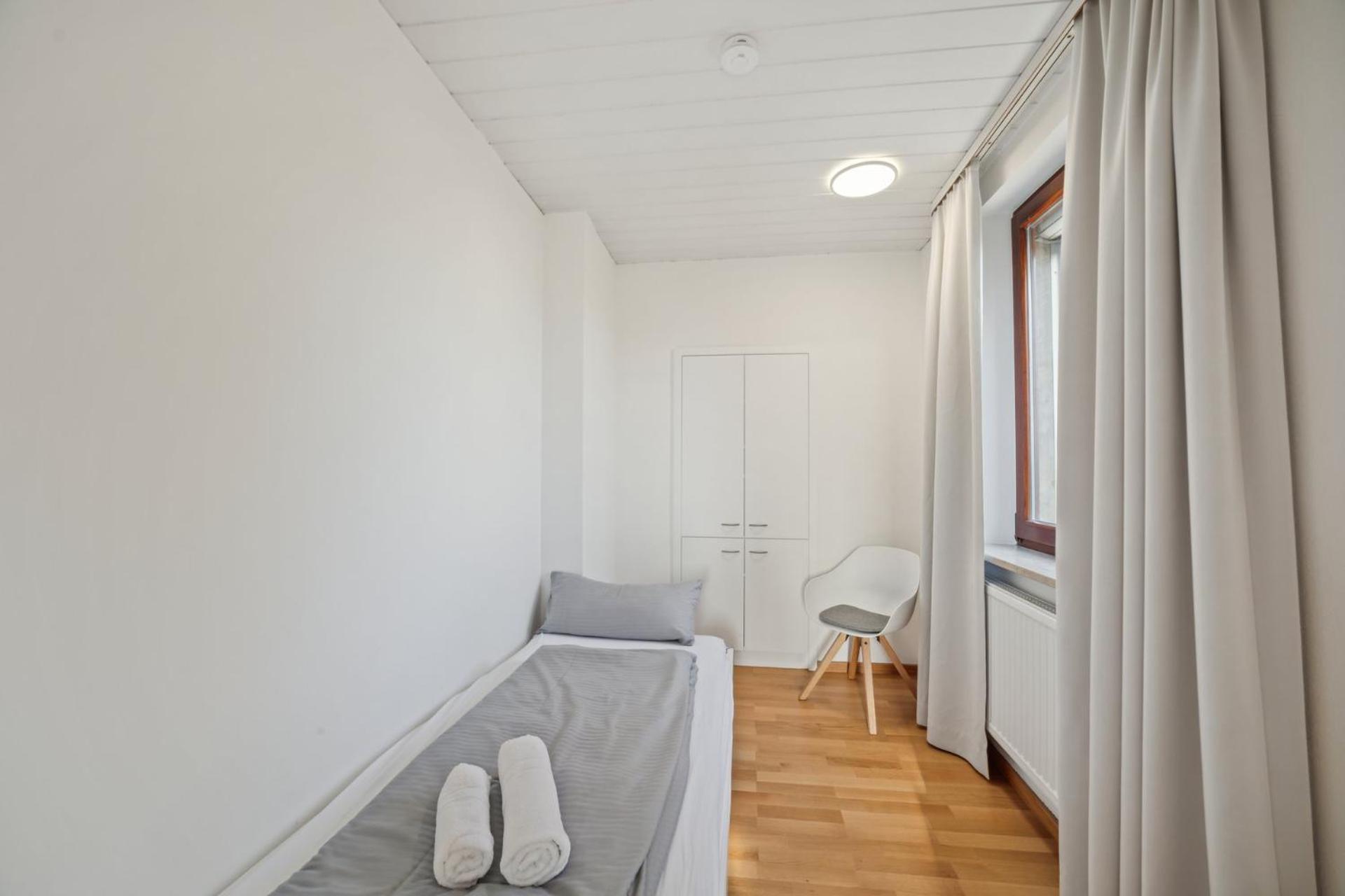 Salí Homes K39 Monte-Carlo -Spacious 6-Bedroom Apartment with Terrace and Garden Views in Bayreuth Ideal for Groups