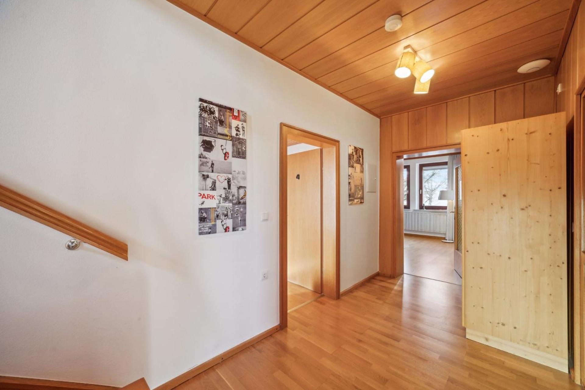 Salí Homes K39 Monte-Carlo -Spacious 6-Bedroom Apartment with Terrace and Garden Views in Bayreuth Ideal for Groups
