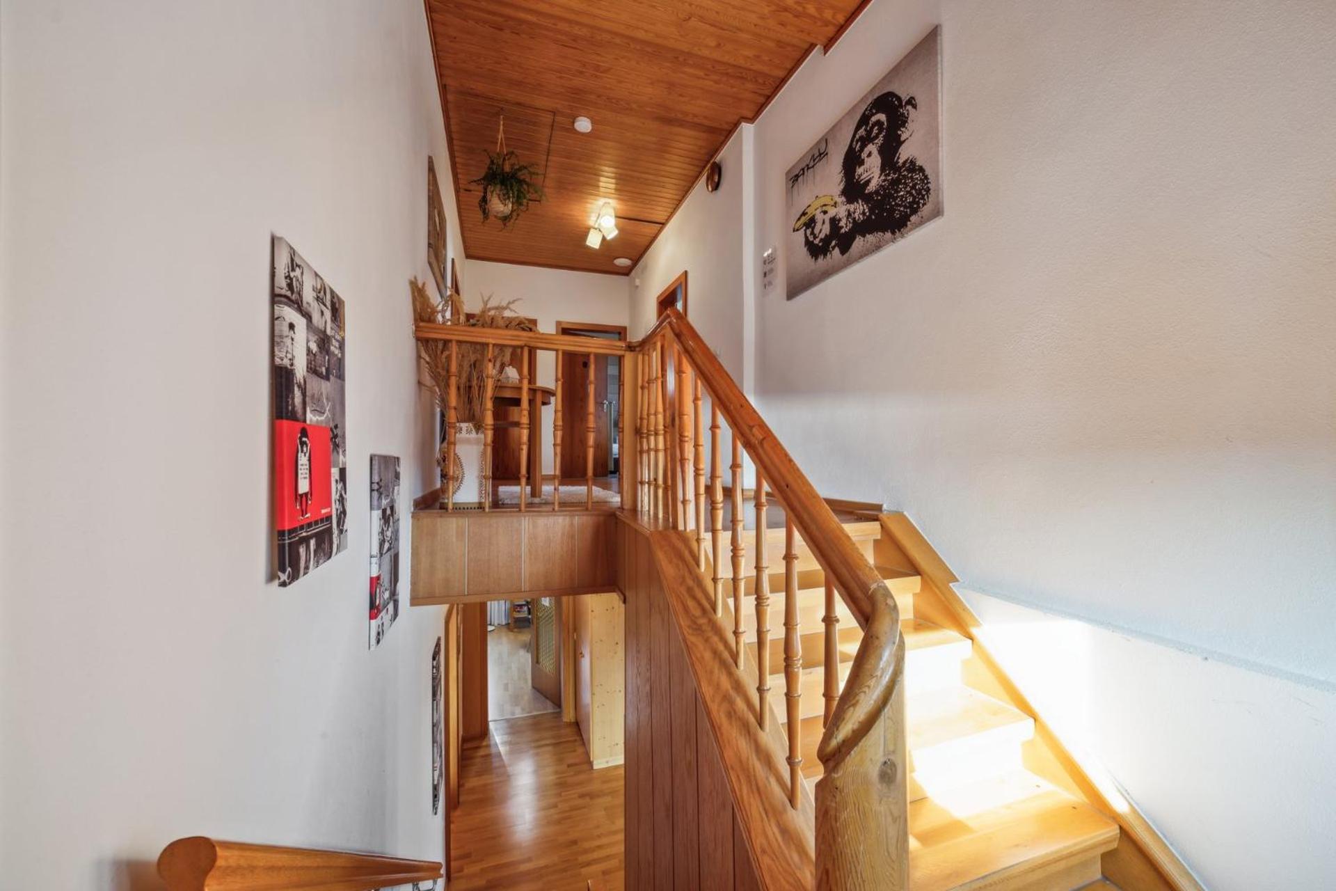 Salí Homes K39 Monte-Carlo -Spacious 6-Bedroom Apartment with Terrace and Garden Views in Bayreuth Ideal for Groups