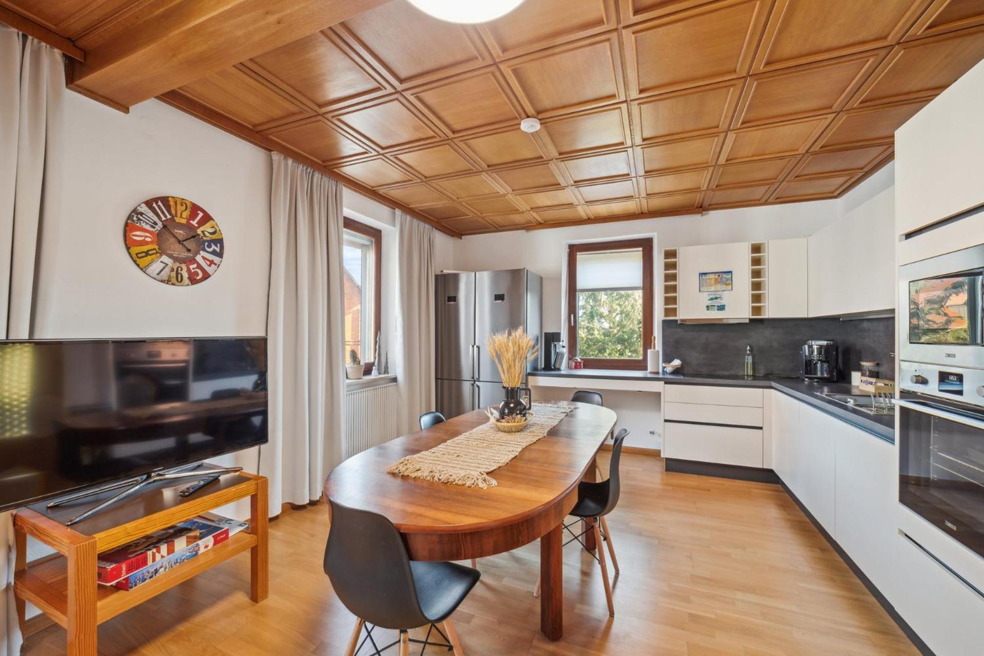 Salí Homes K39 Monte-Carlo -Spacious 6-Bedroom Apartment with Terrace and Garden Views in Bayreuth Ideal for Groups