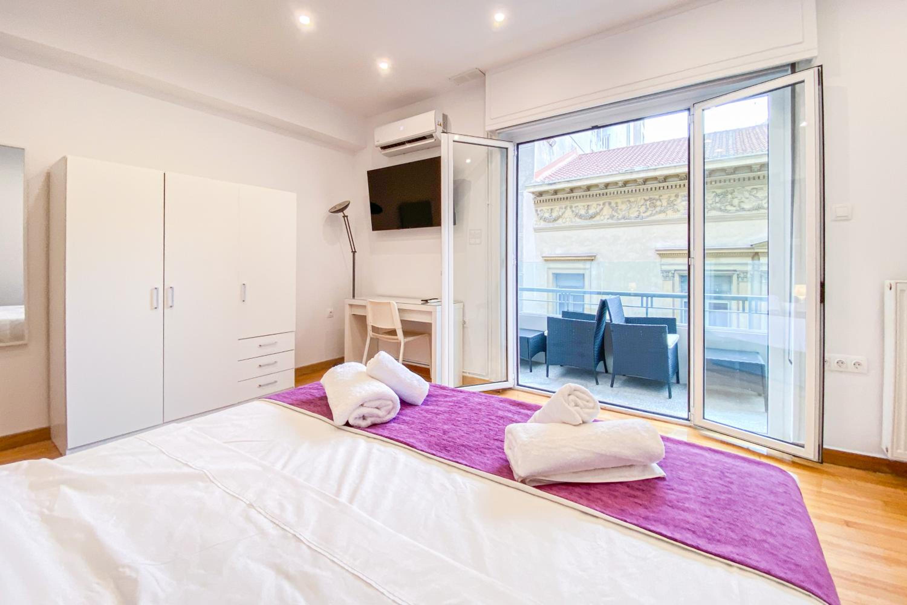 Syntagma square, 100sqm Luxurious family apt