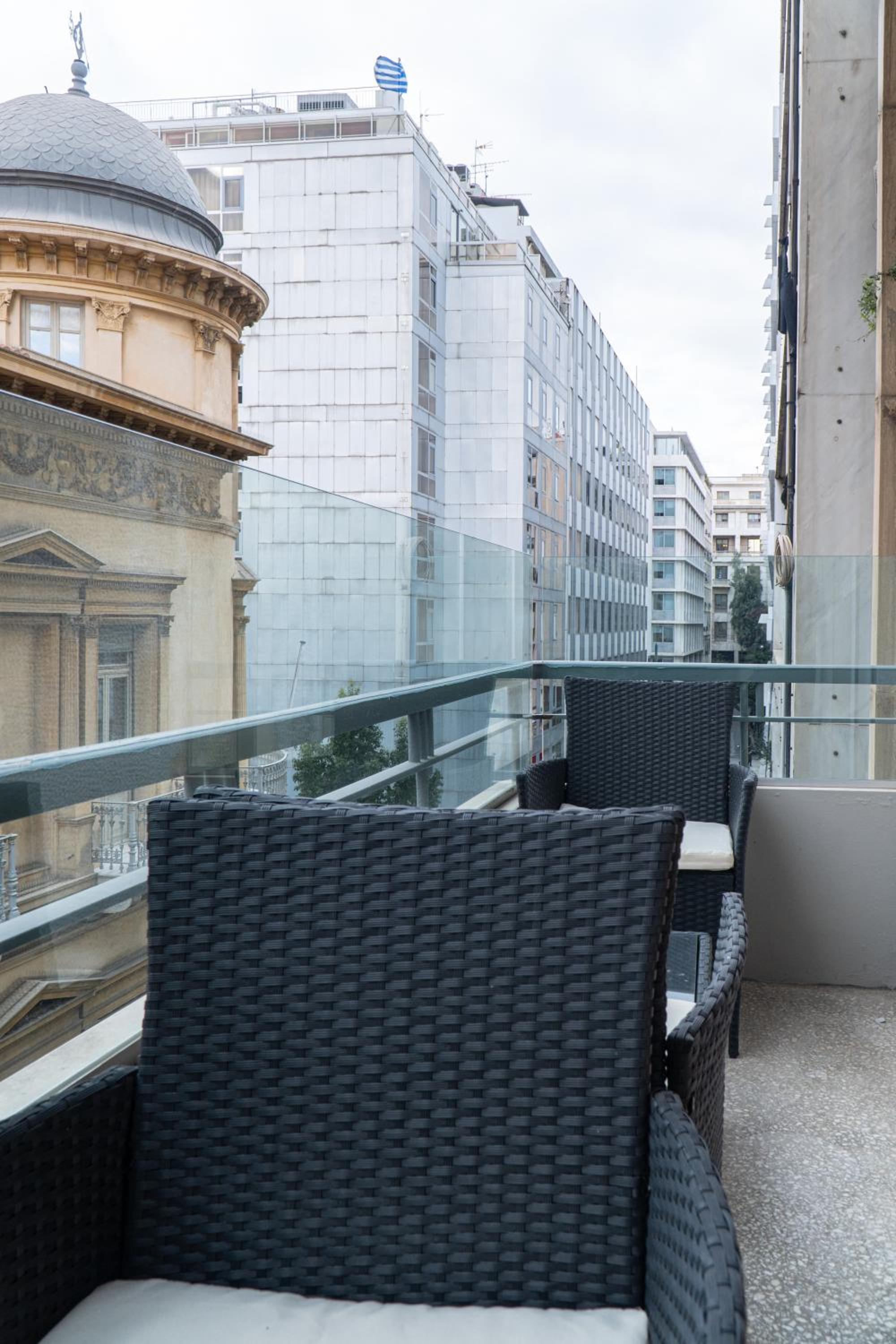 Syntagma square, 100sqm Luxurious family apt