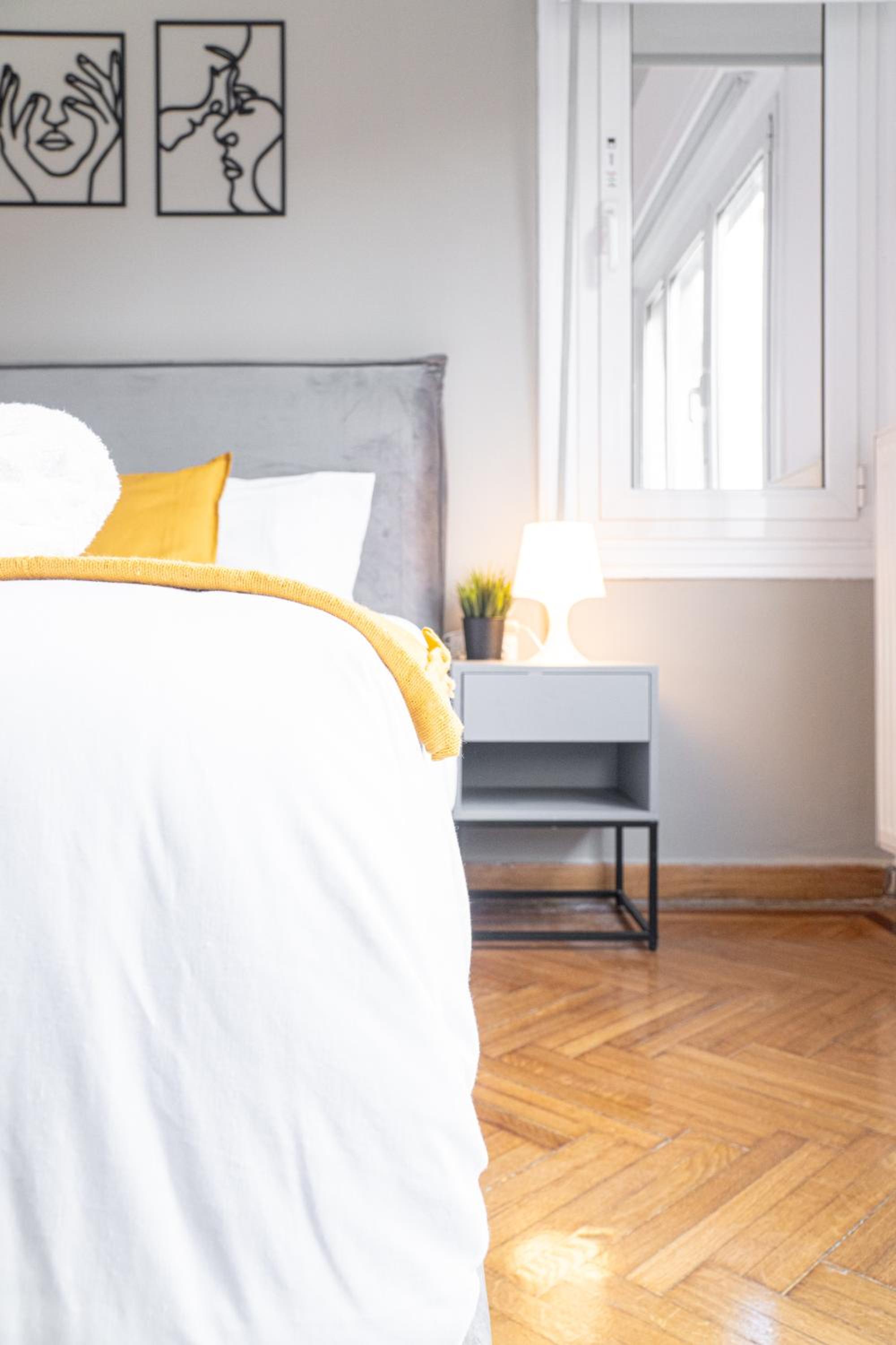 Syntagma square, 100sqm Luxurious family apt