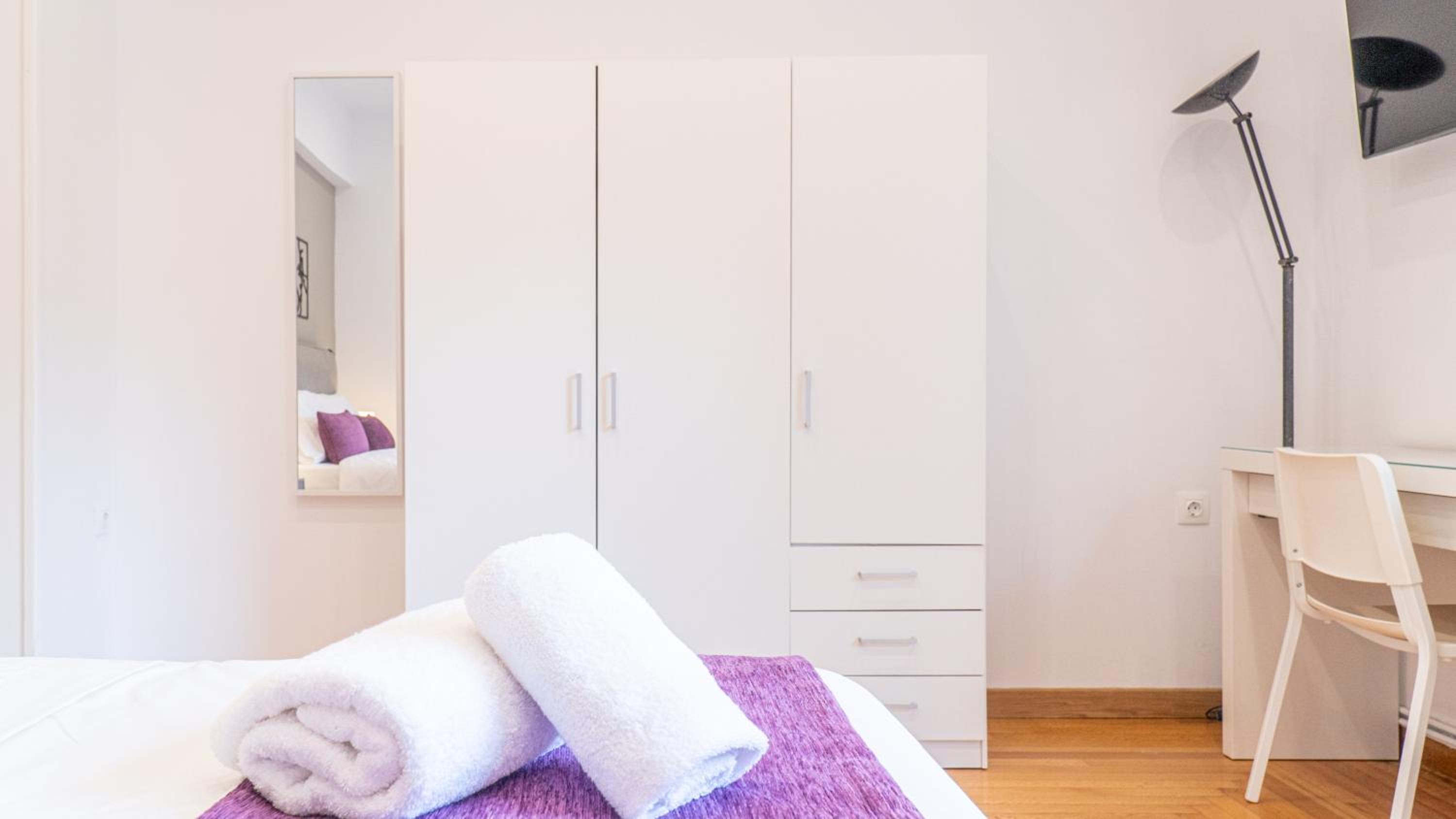 Syntagma square, 100sqm Luxurious family apt