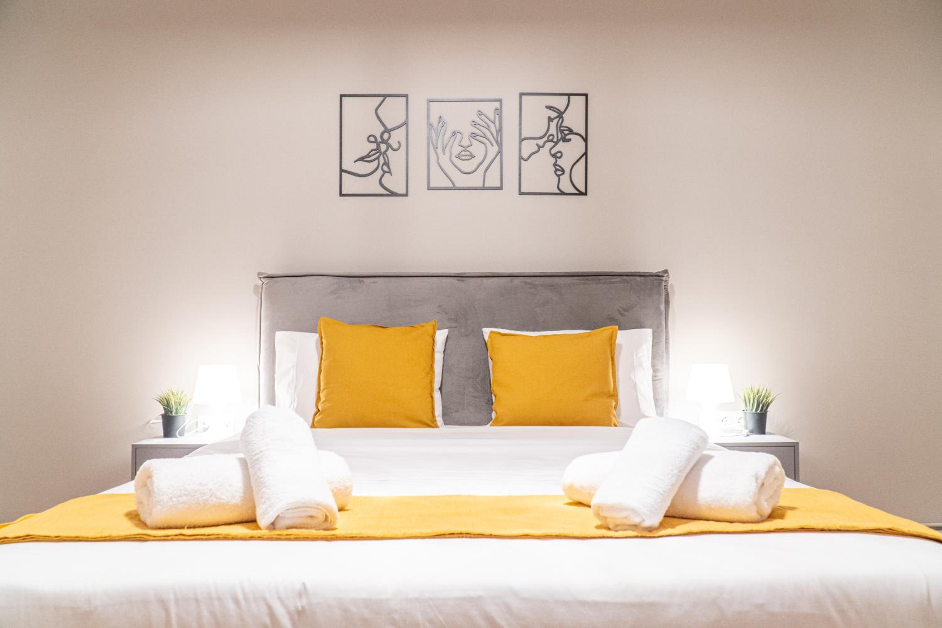 Syntagma square, 100sqm Luxurious family apt