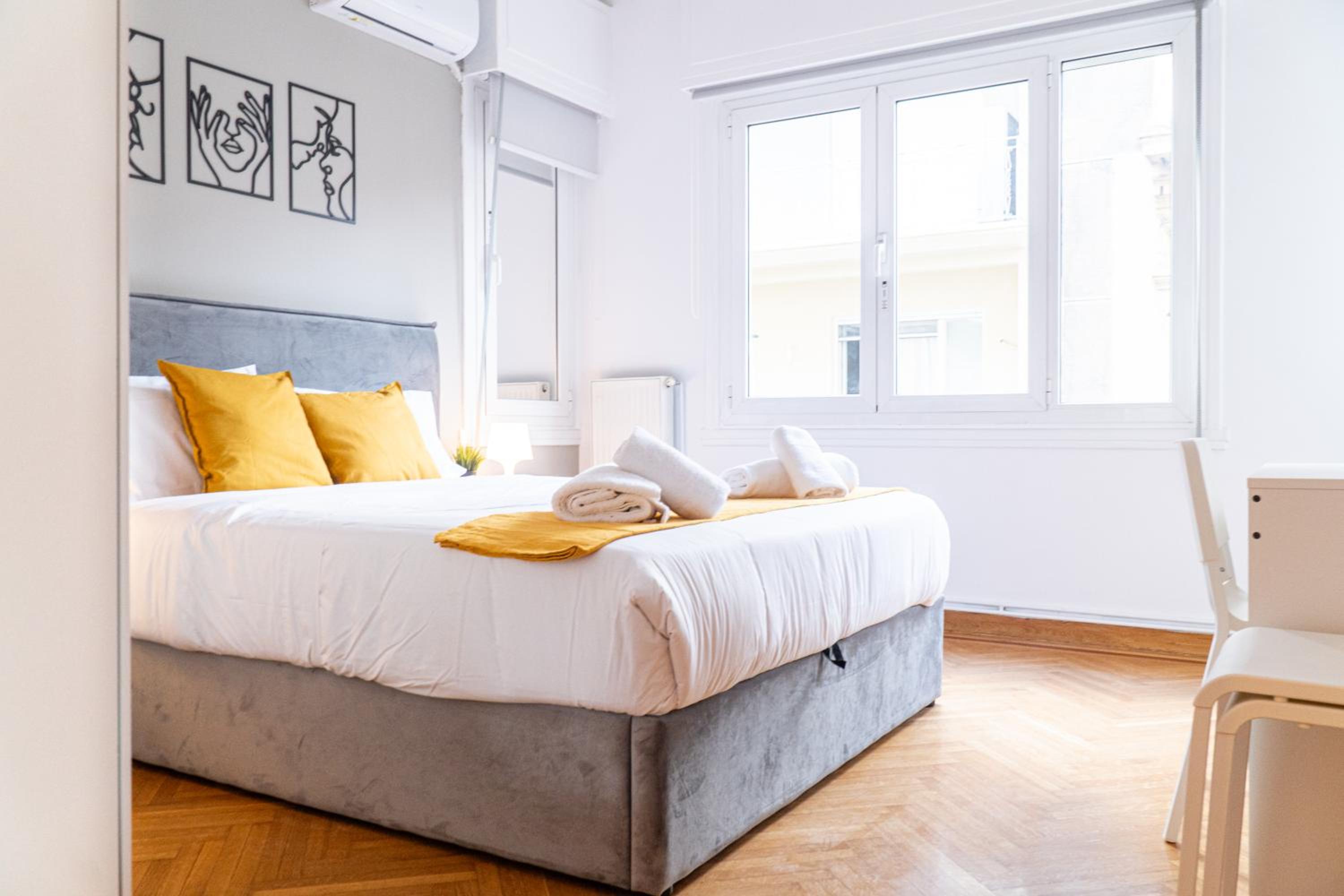 Syntagma square, 100sqm Luxurious family apt