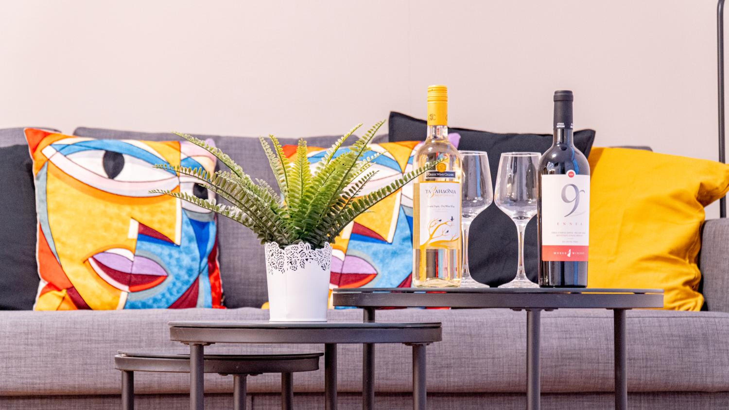 Syntagma square, 100sqm Luxurious family apt