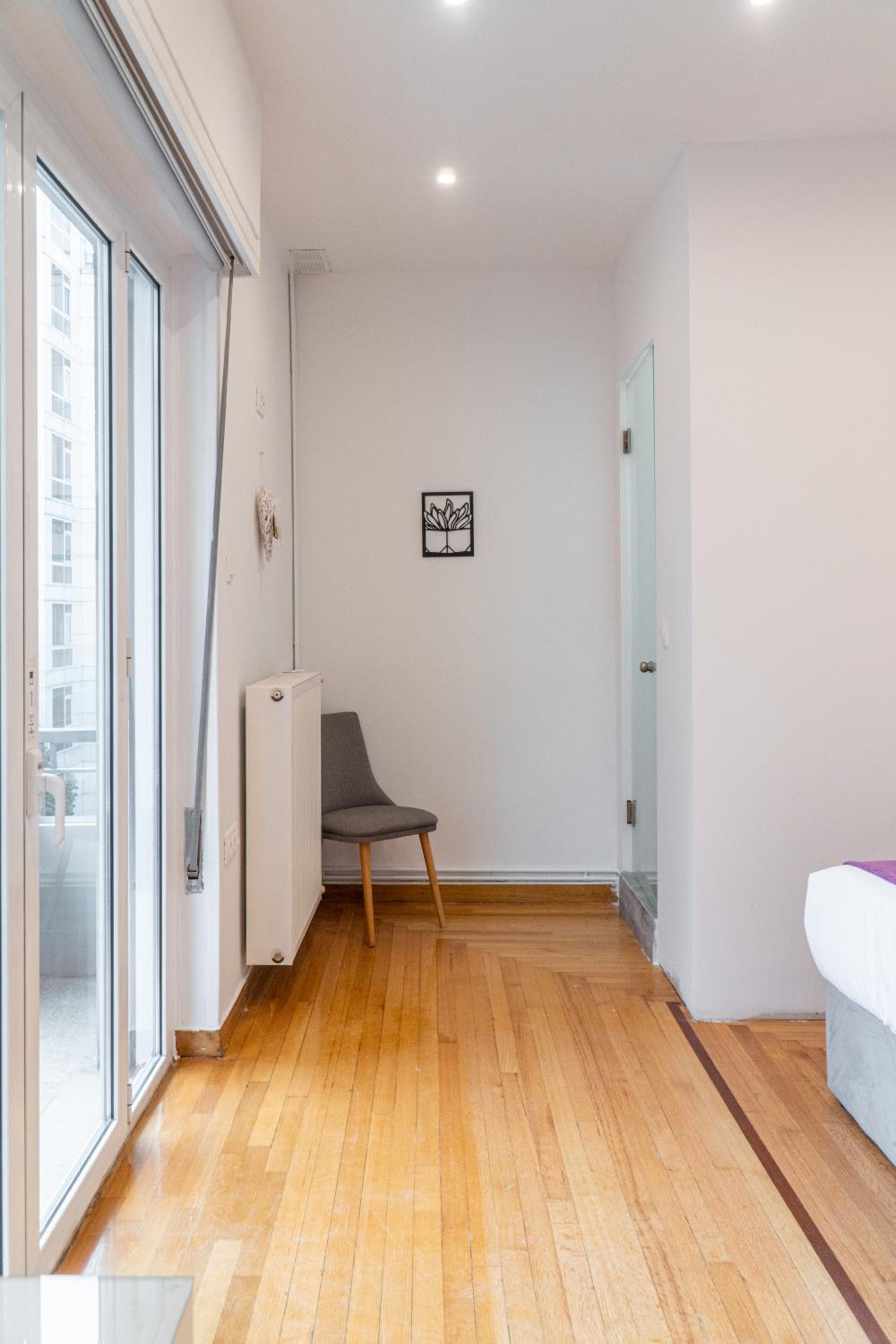 Syntagma square, 100sqm Luxurious family apt