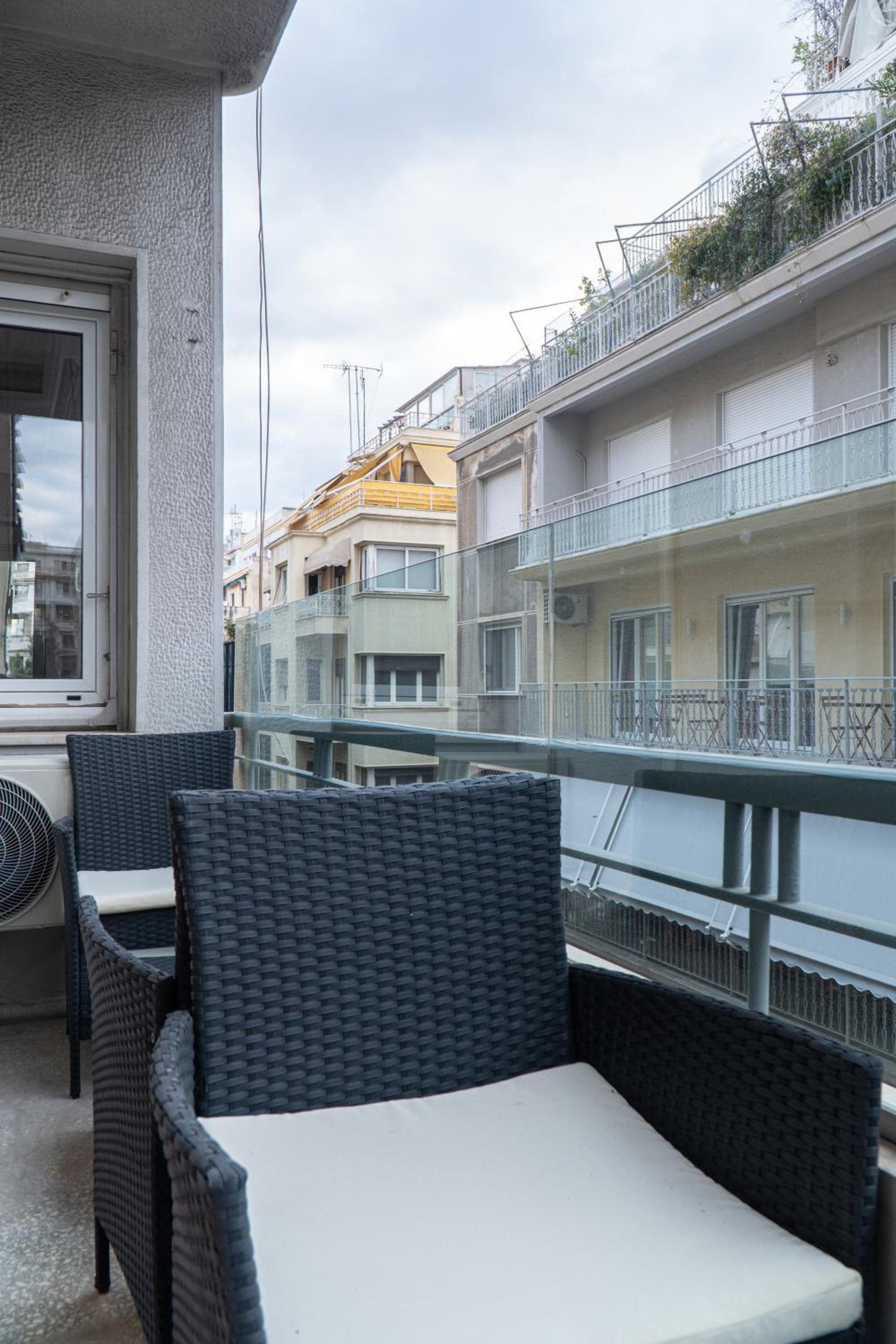 Syntagma square, 100sqm Luxurious family apt
