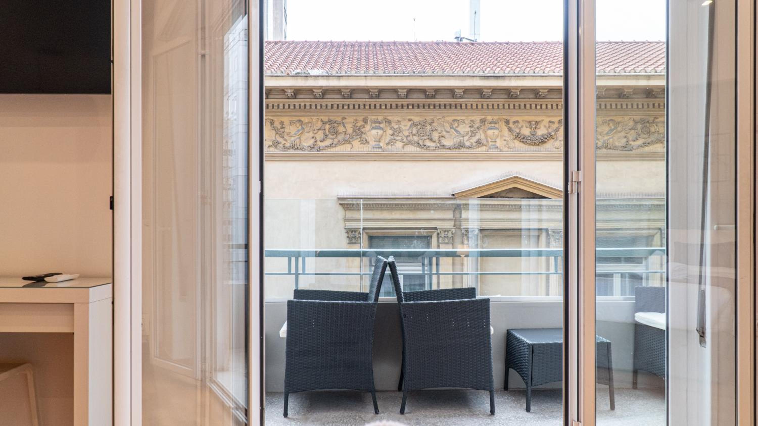 Syntagma square, 100sqm Luxurious family apt