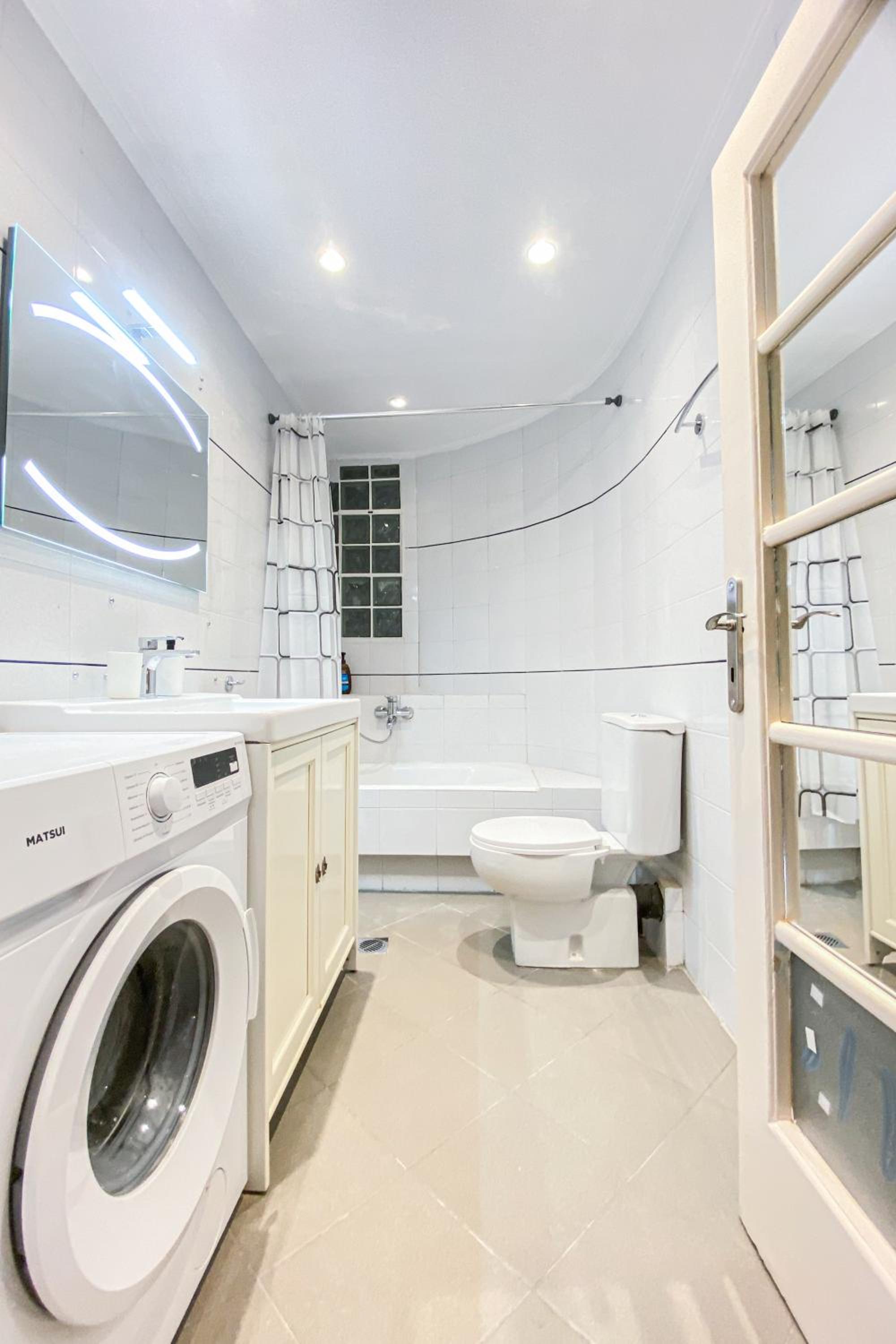 Syntagma square, 100sqm Luxurious family apt