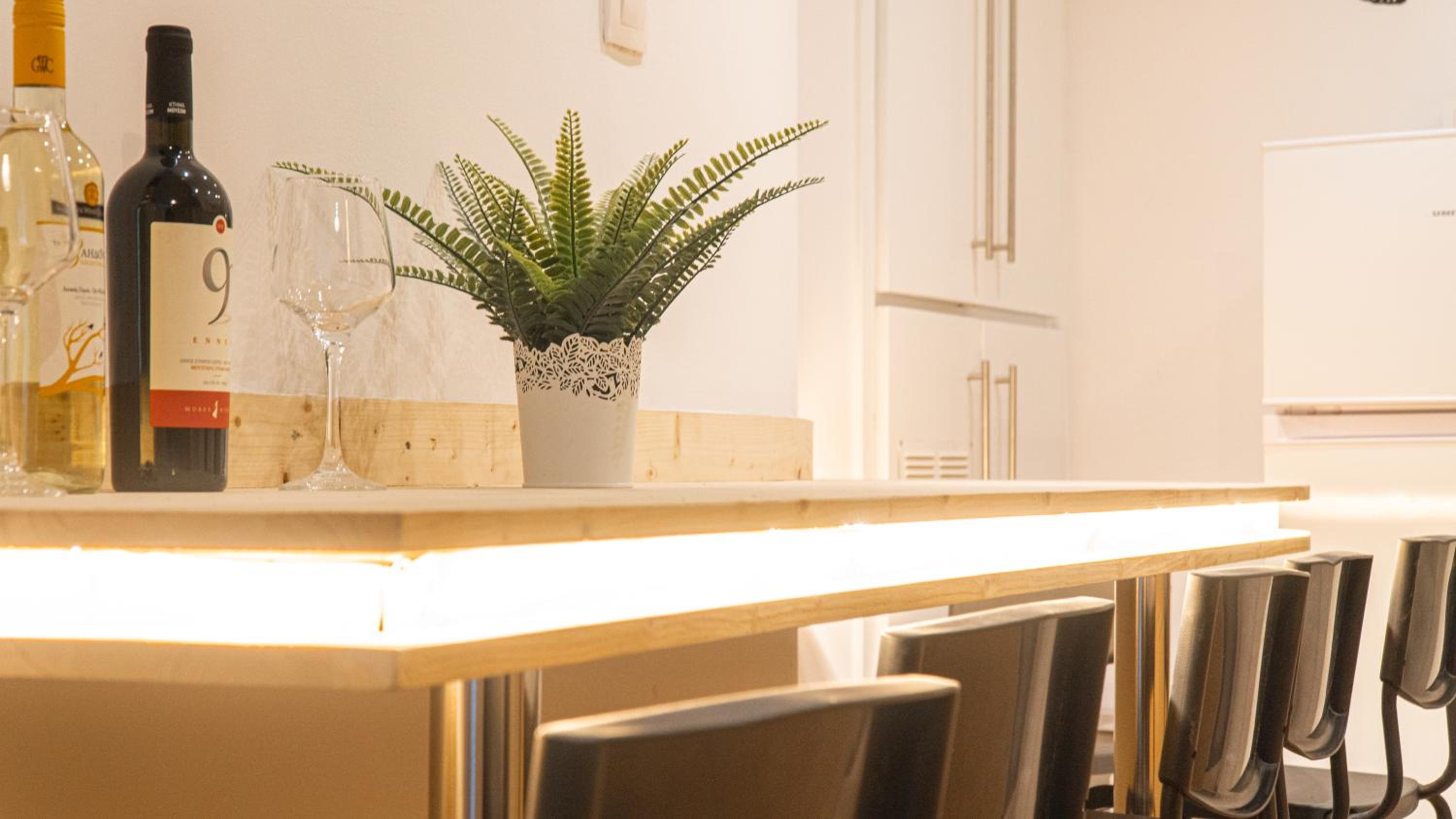 Syntagma square, 100sqm Luxurious family apt