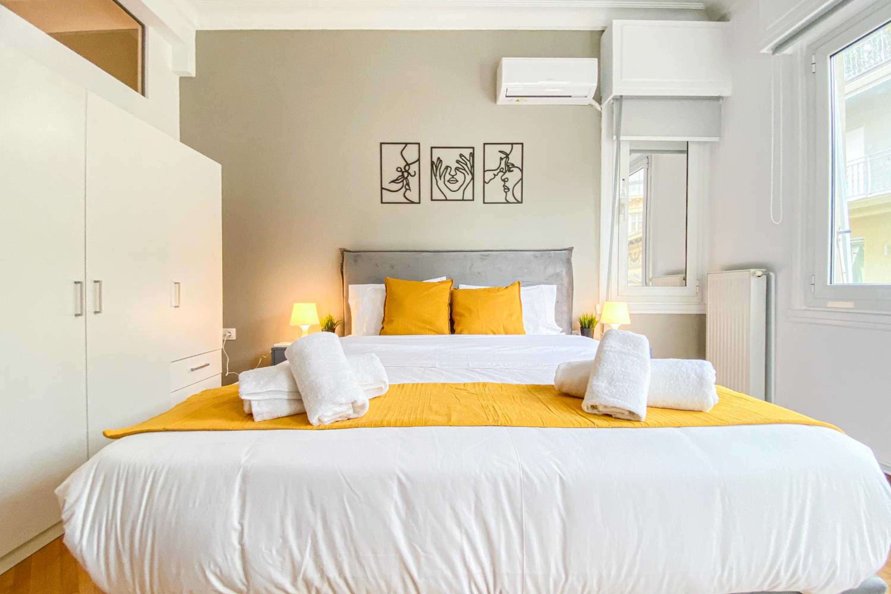 Syntagma square, 100sqm Luxurious family apt