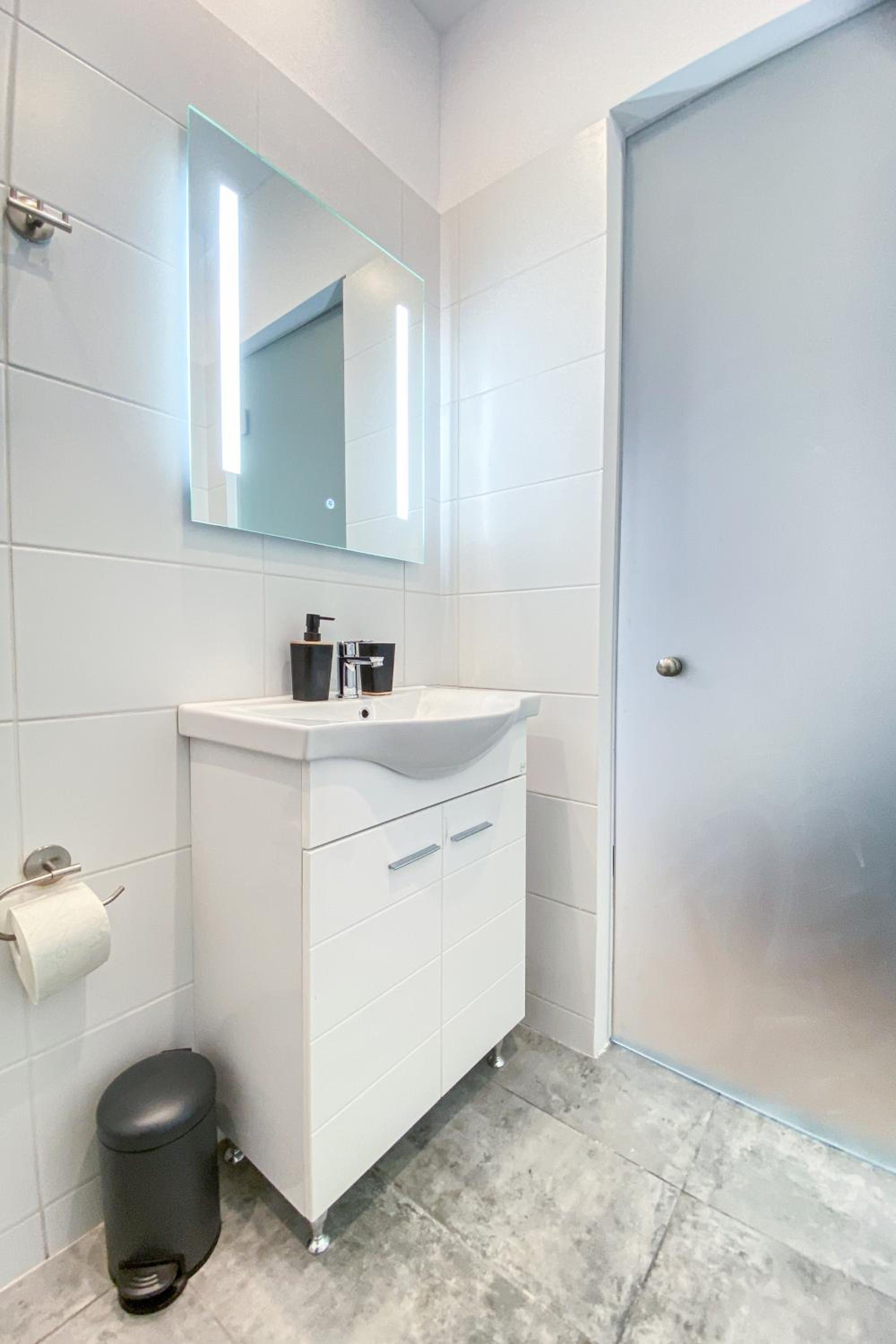 Syntagma square, 100sqm Luxurious family apt