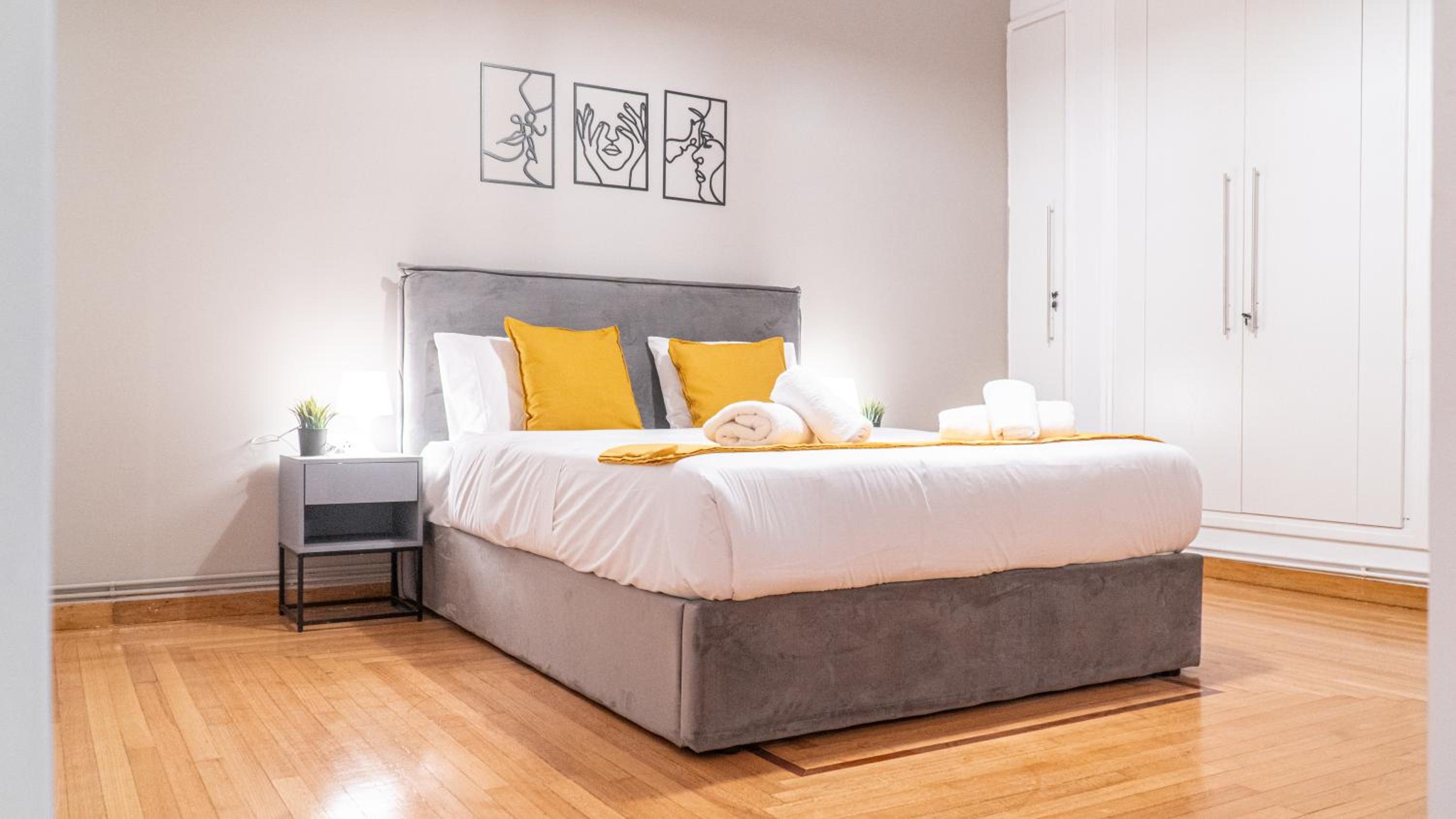 Syntagma square, 100sqm Luxurious family apt