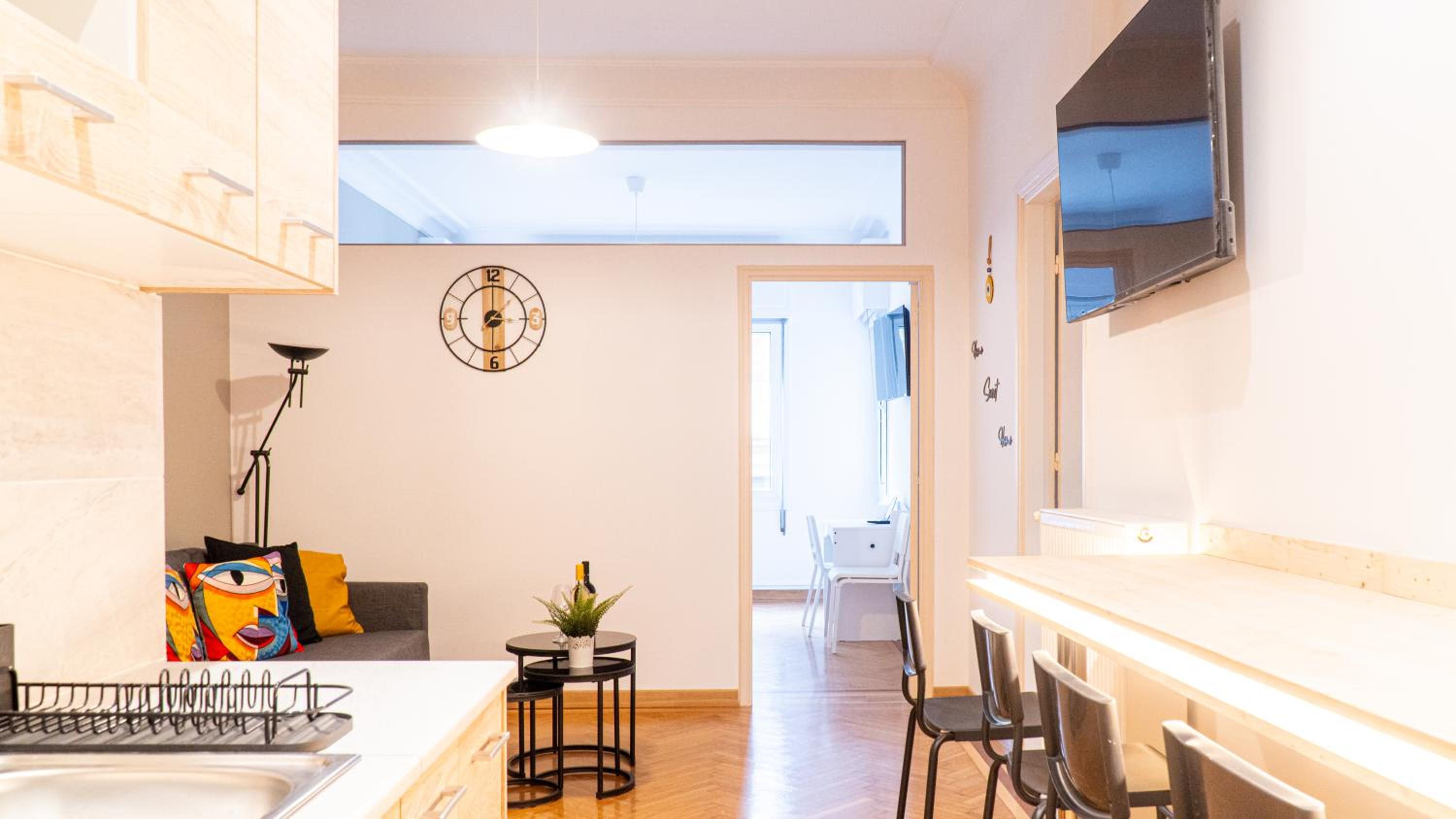Syntagma square, 100sqm Luxurious family apt