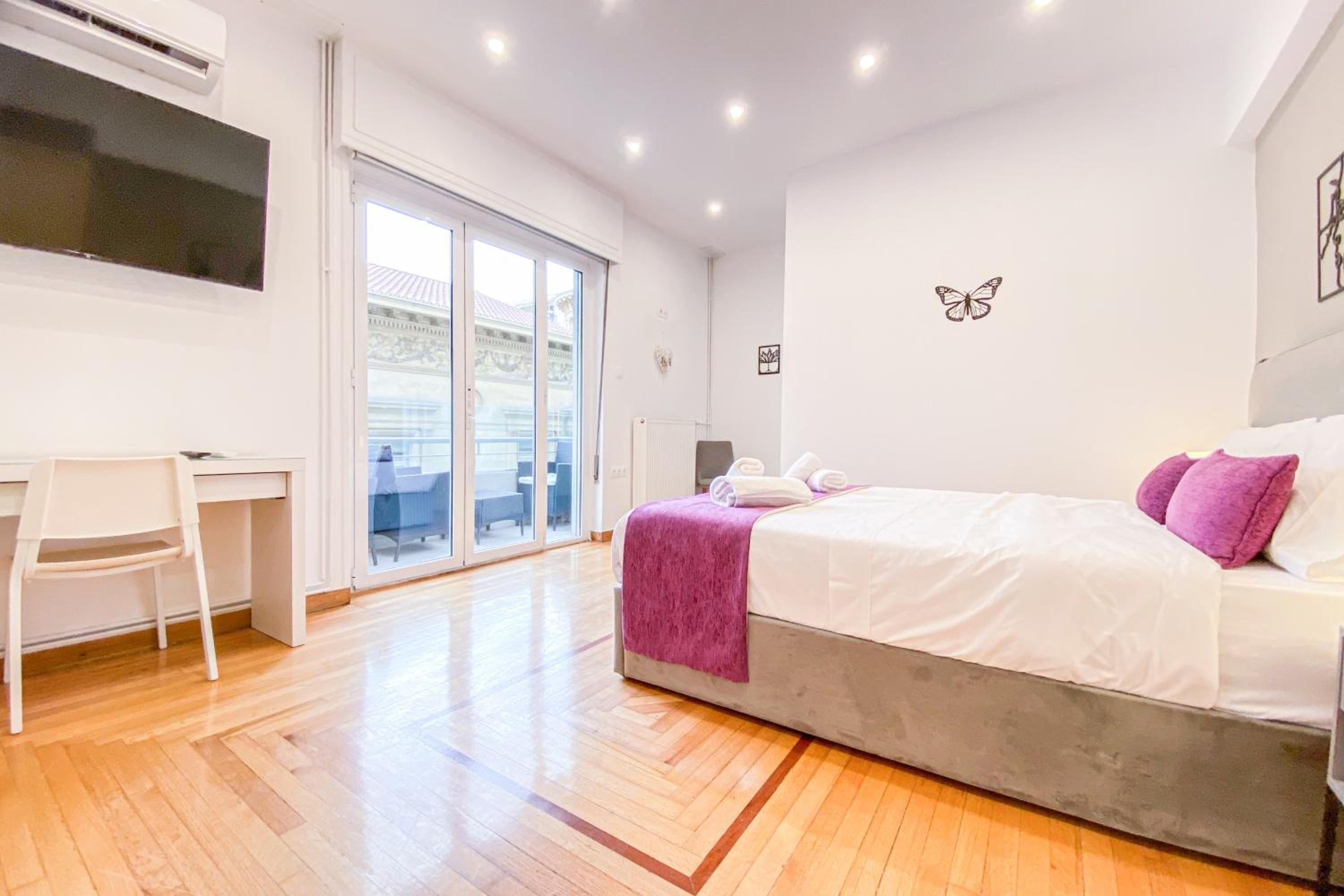 Syntagma square, 100sqm Luxurious family apt
