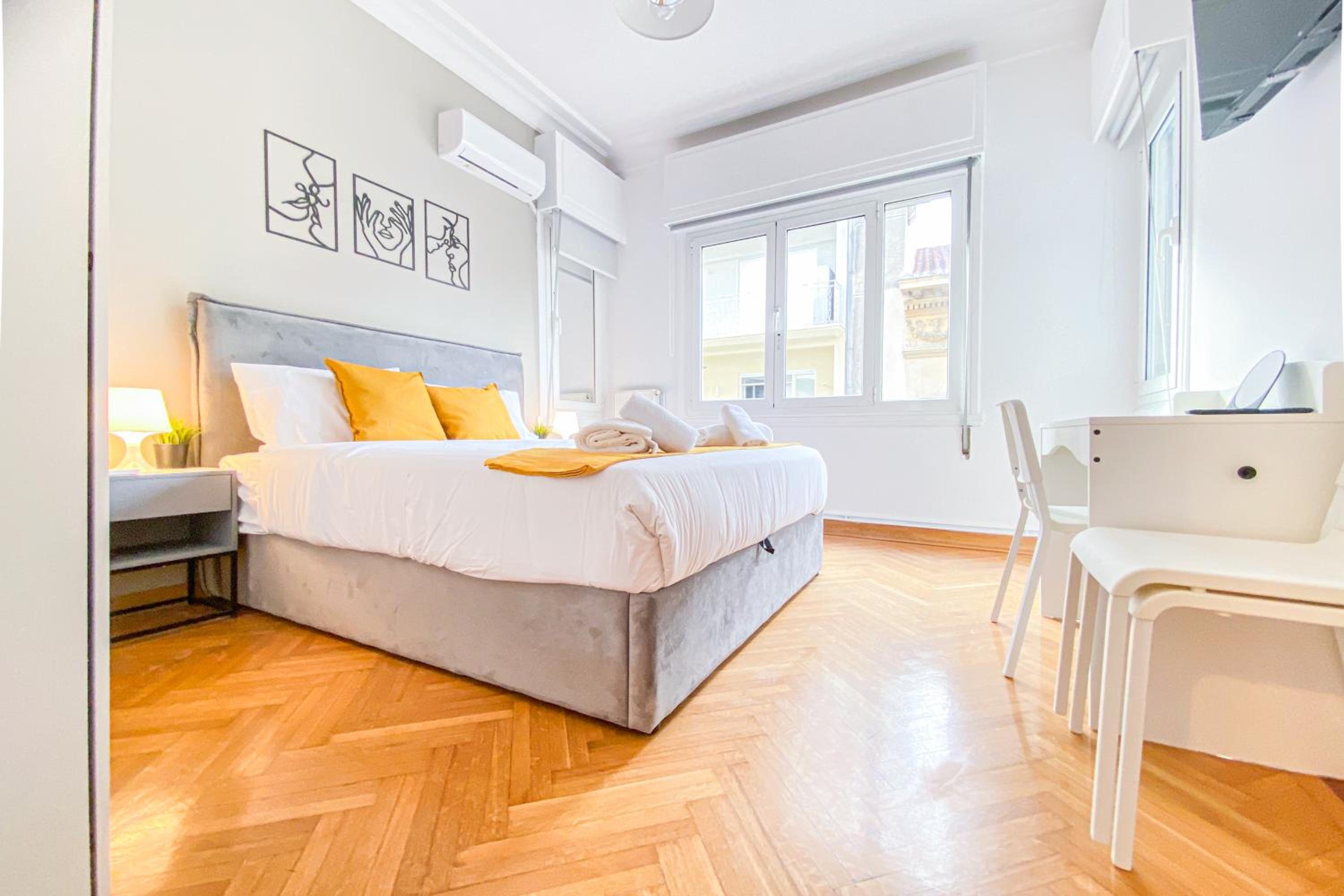 Syntagma square, 100sqm Luxurious family apt