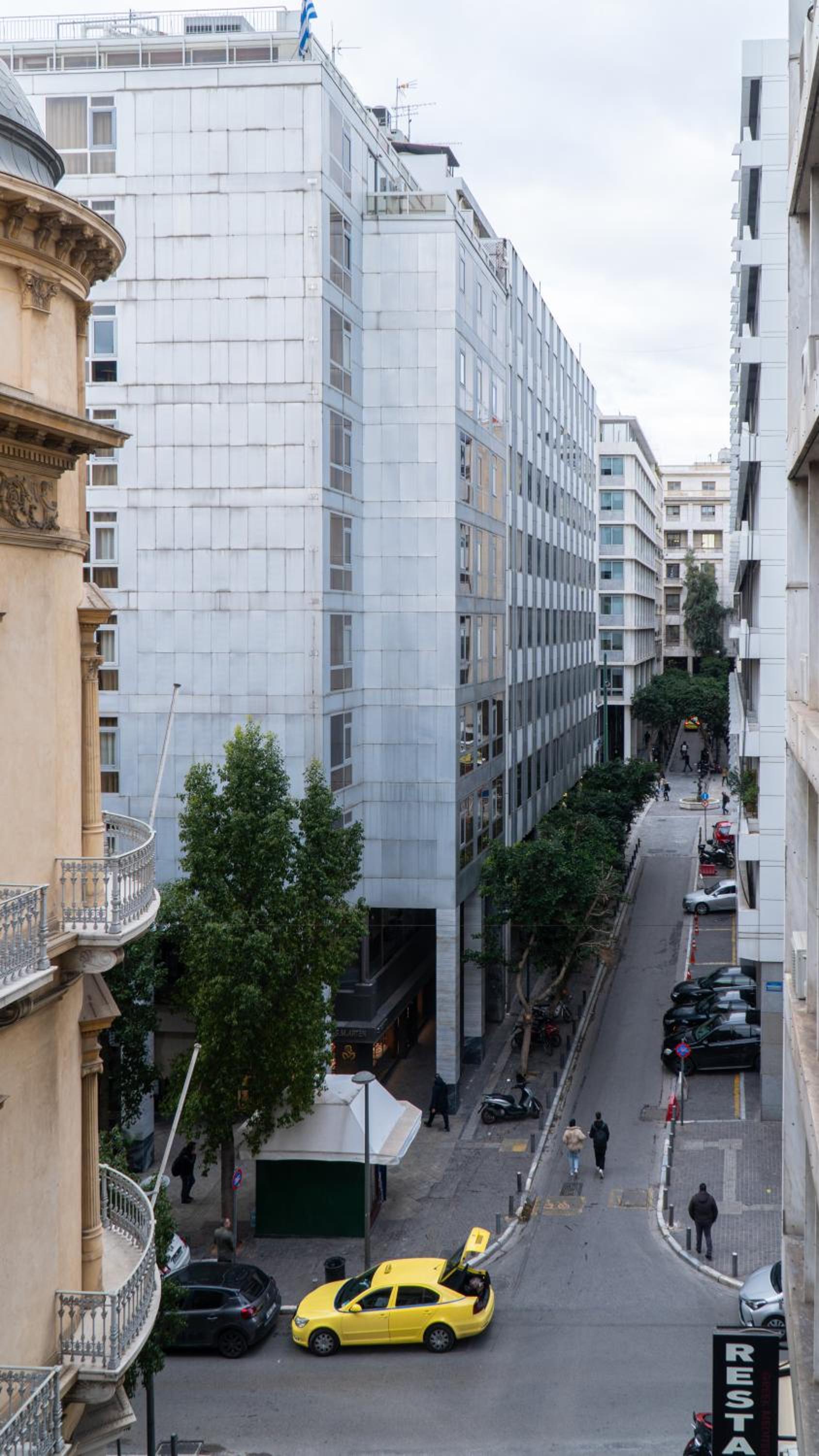 Syntagma square, 100sqm Luxurious family apt