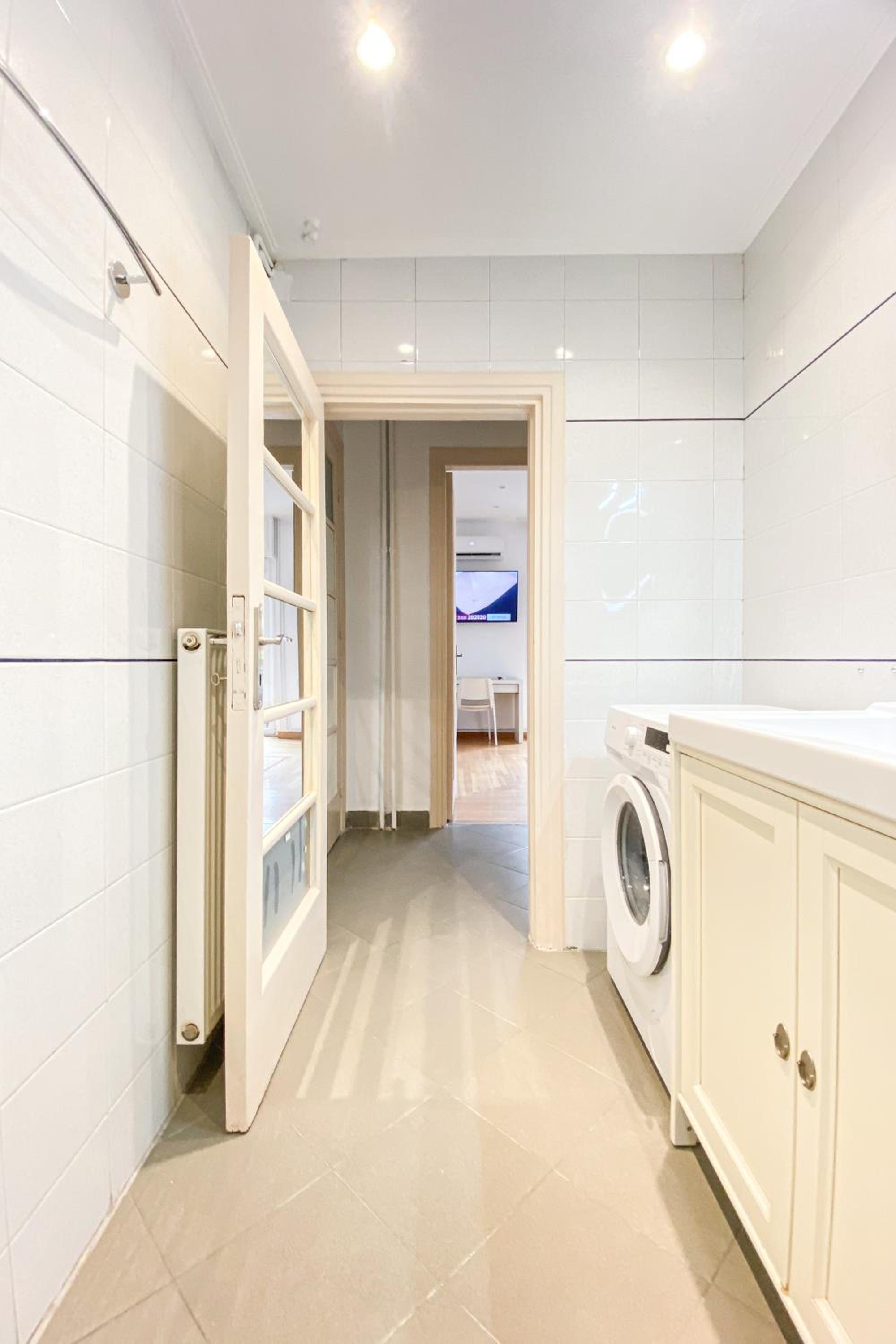 Syntagma square, 100sqm Luxurious family apt