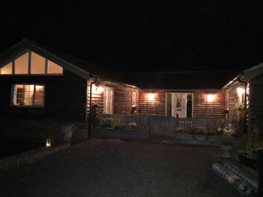 Relaxing country cottage bungalow view 4