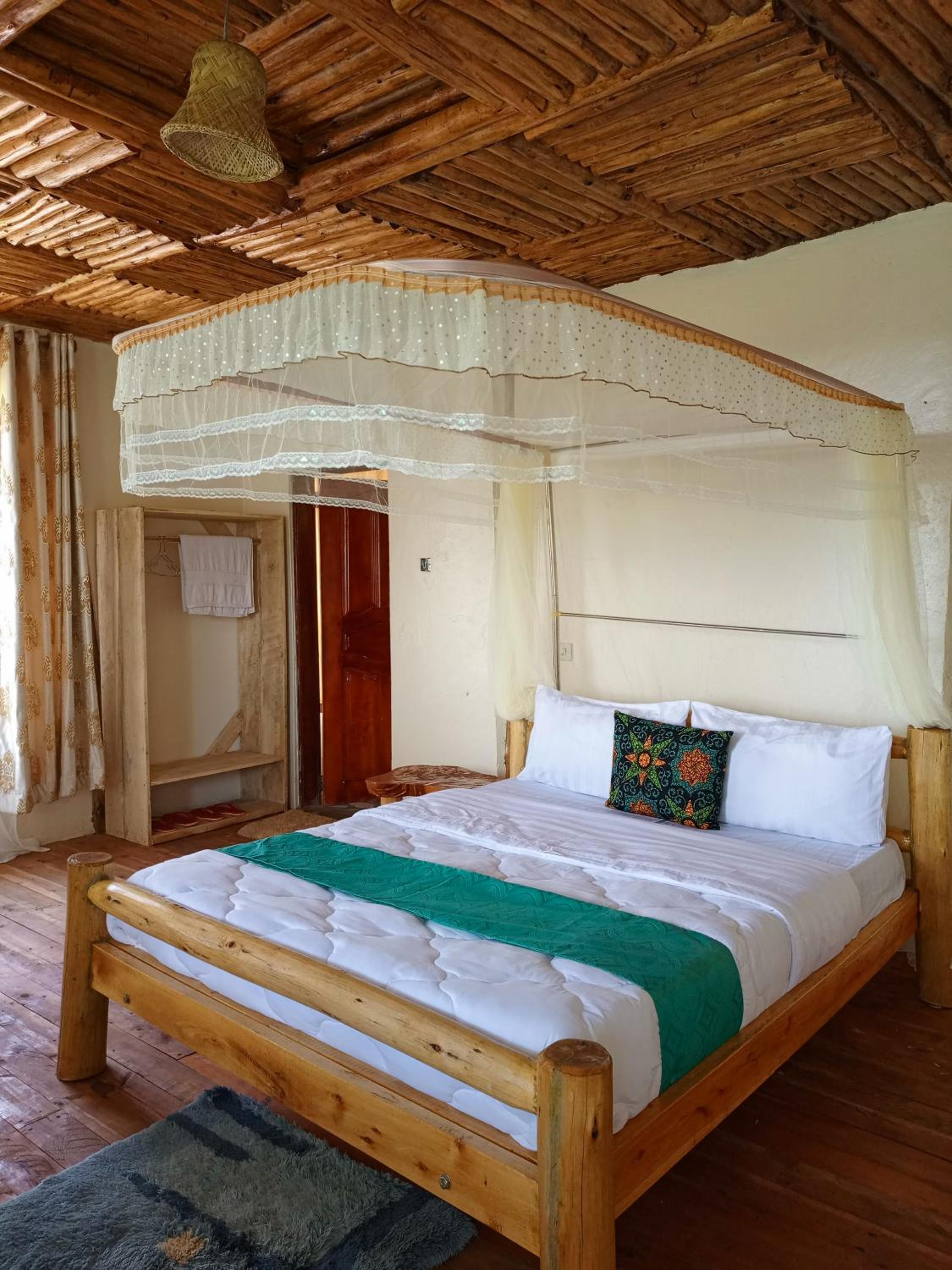 Bwindi Neckview Lodge