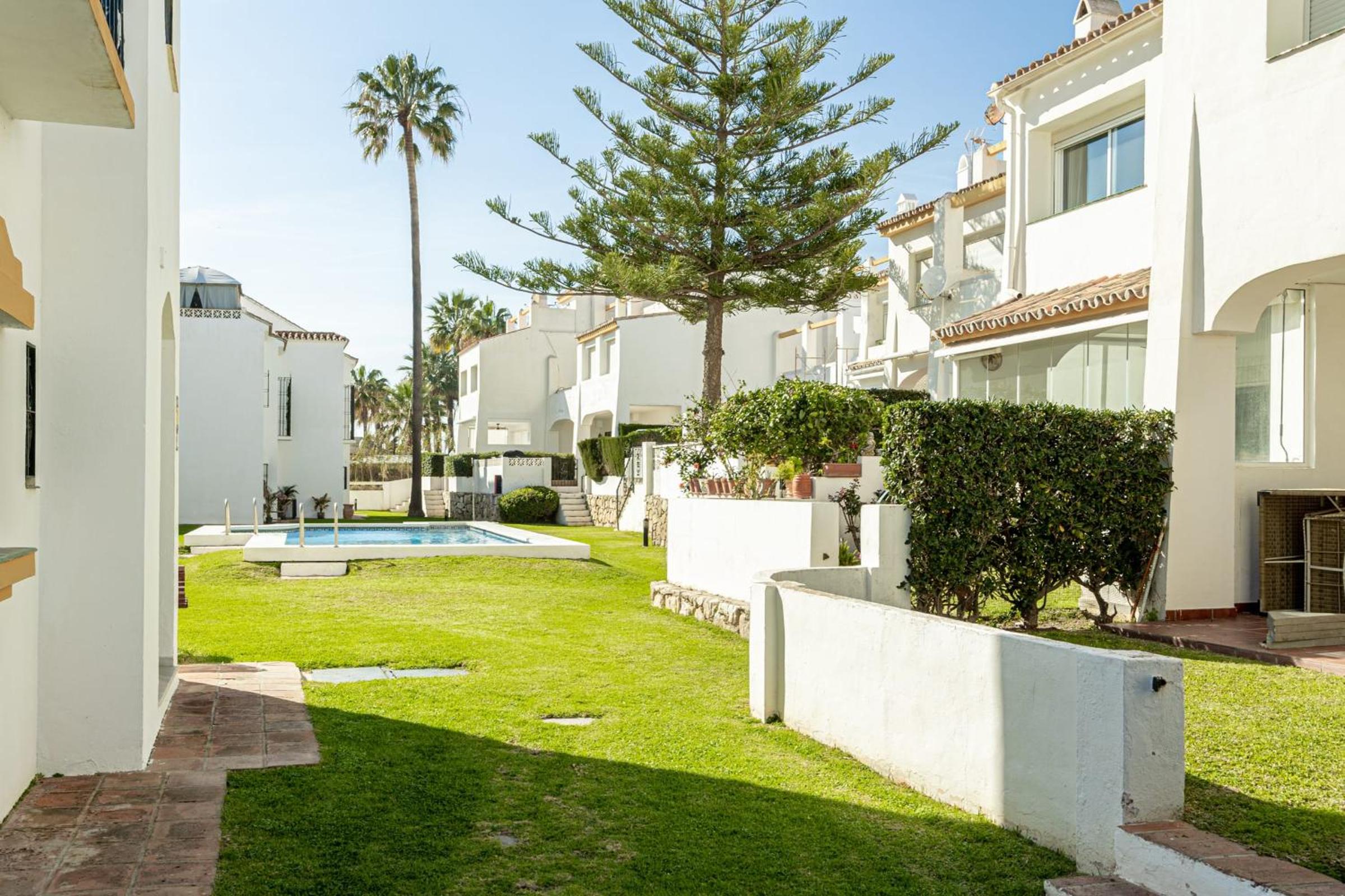 Frontline Beach Townhouse El Rosario- 4 Bedrooms view 4